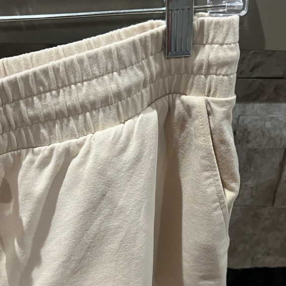 Banana Republic Cream  Drawstring Shorts size 8 - Picture 5 of 13